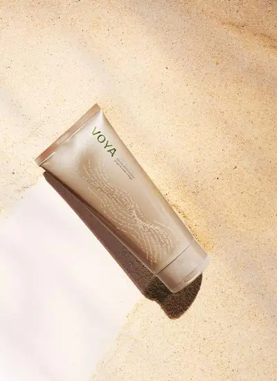 Voya Time to Shine Gentle Body Polish Notes of ginger 